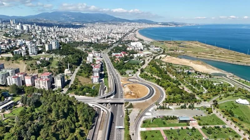 Kenan Şara Köprülü Kavşağı projesi kapsamında, daha önce tramvay hattı nedeniyle kara yolu geçişinin mümkün olmadığı Bar