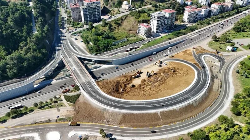 Samsun Kenan Şara Köprülü Kavşağı’nda yapılan trafik düzenlemesi ve yeni bağlantı yolları