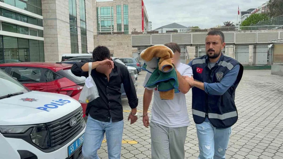 Samsun İlkadım ve Canik ilçelerinde düzenlenen uyuşturucu operasyonlarında gözaltına alınan şüpheliler emniyette işlemle
