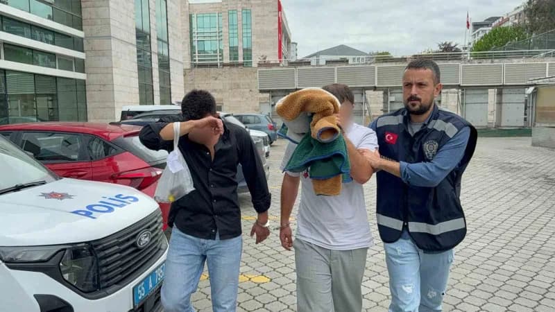 Samsun İlkadım ve Canik ilçelerinde düzenlenen uyuşturucu operasyonlarında gözaltına alınan şüpheliler emniyette işlemle