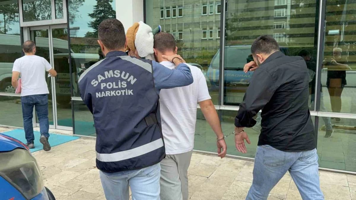 Samsun’un İlkadım ve Canik ilçelerinde düzenlenen iki ayrı uyuşturucu operasyonunda yakalanan 2 şüpheli, bugün adliyeye