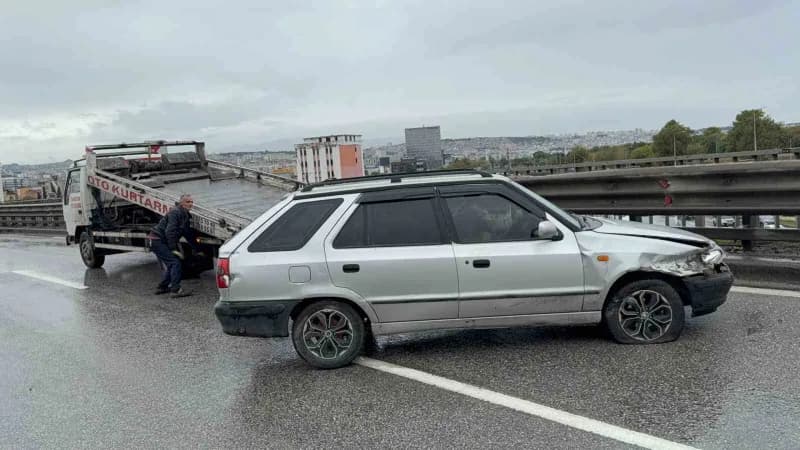 Samsun’un Canik ilçesinde iki otomobilin karıştığı trafik kazasında araçlarda maddi hasar meydana gelirken, kazada yaral