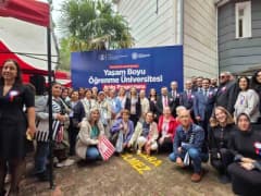 Samsun’da açılan Yaşam Boyu Öğrenme Üniversitesi açılış töreninden katılımcılar ve konuşmacılar