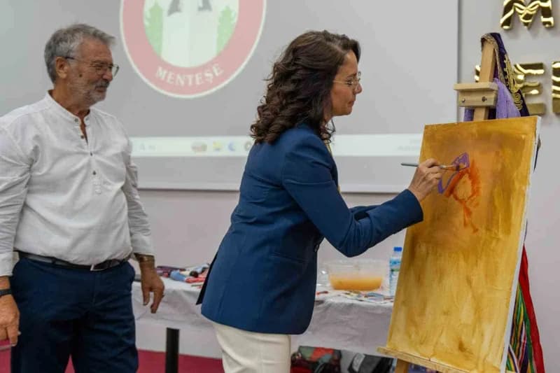 33. Uluslararası Muğla Kültür ve Sanat Şenliği, ikinci gününde sergiler ve Sanat atölyeleriyle devam etti.