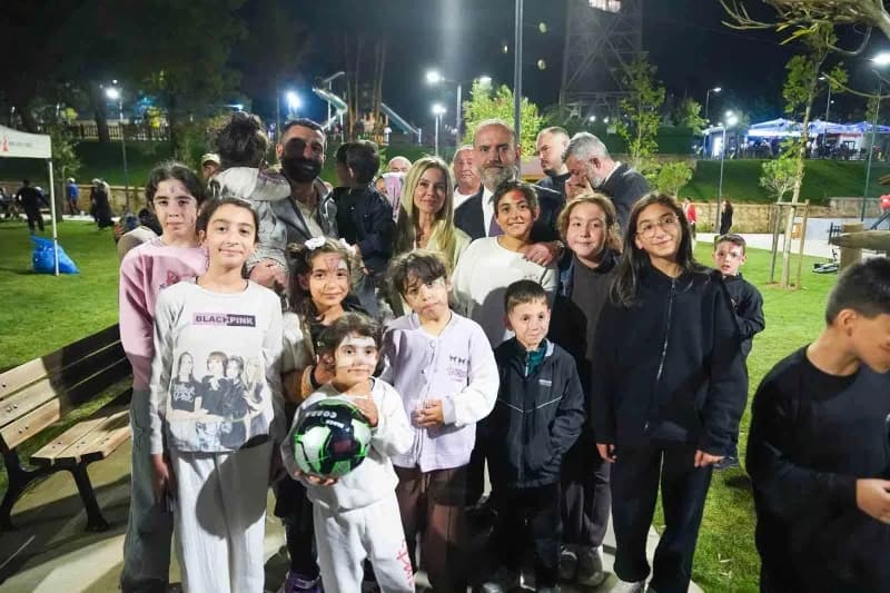 Fatih Mahallesi sakinlerinin sosyal ve sportif ihtiyaçlarına yanıt verecek yirmi bin metrekarelik Fatih Koru Parkı, düze
