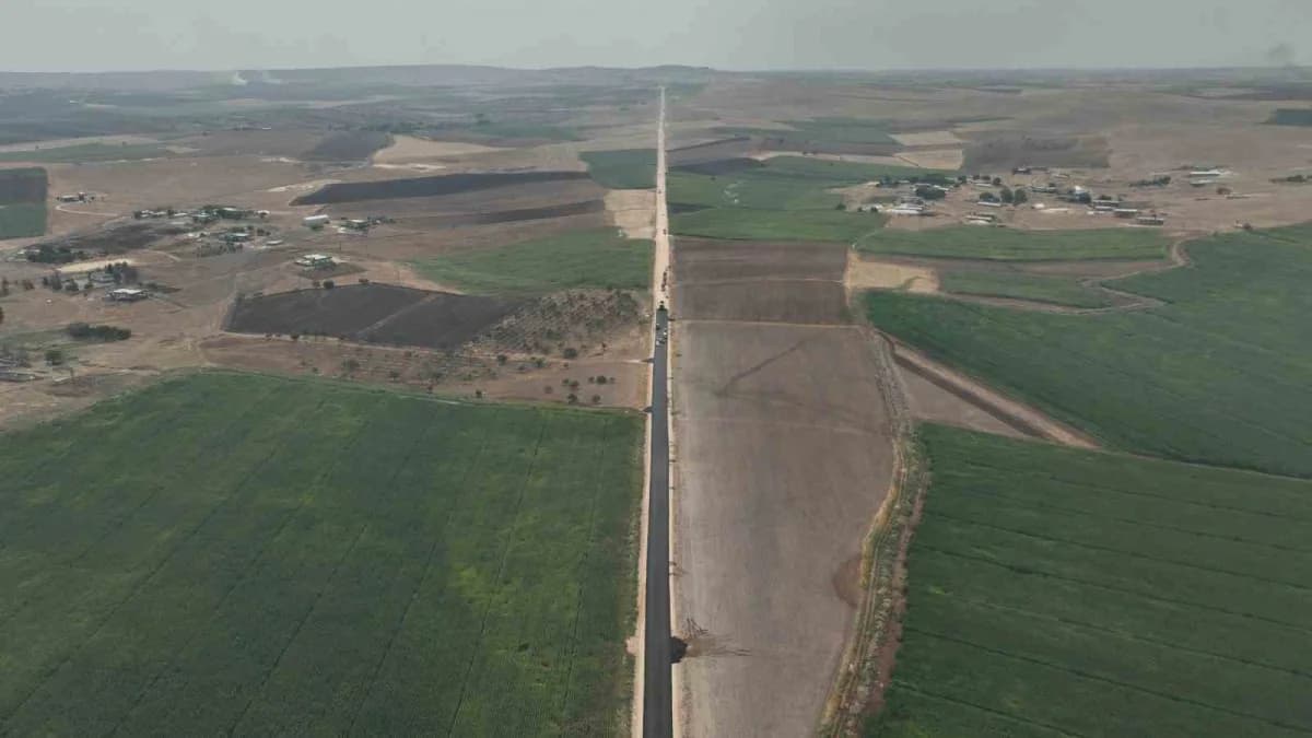 Şanlıurfa’da 4 ilçeyi birbirine bağlayan yolda hummalı çalışma