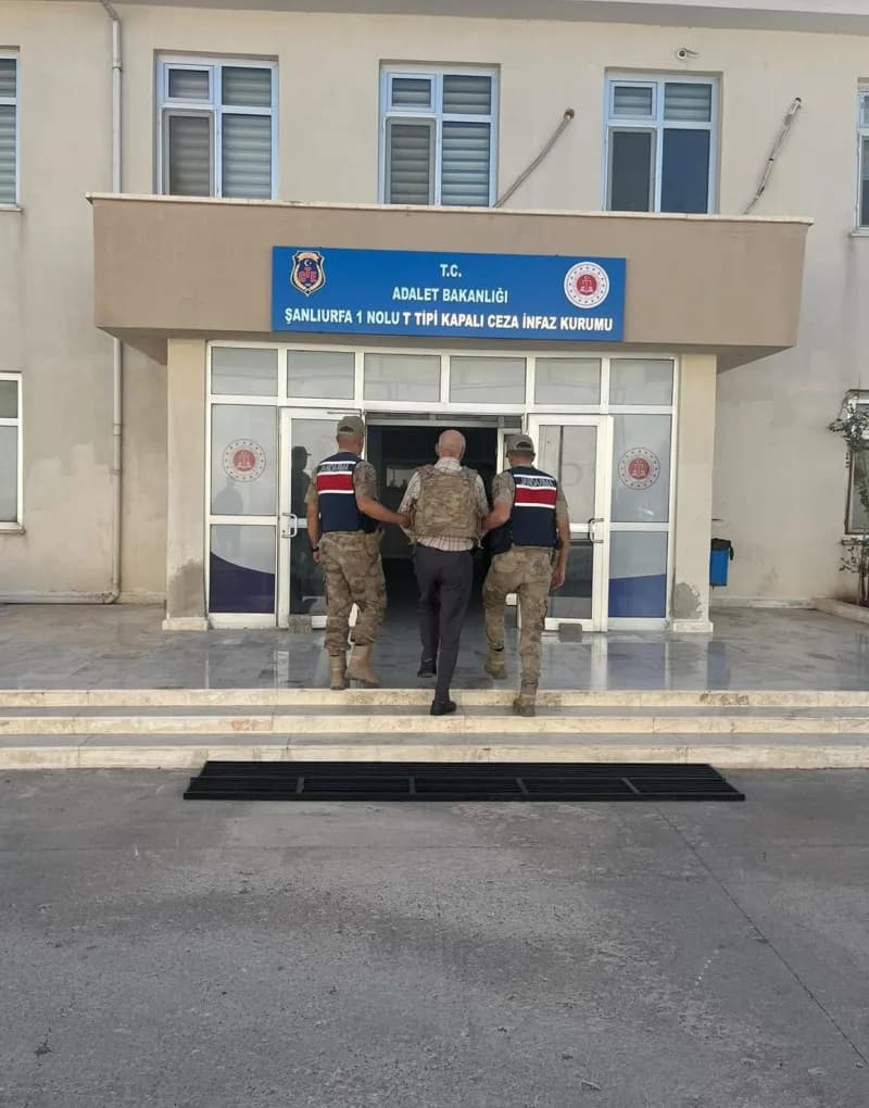 Şanlıurfa Birecik ilçesinde jandarma ekipleri operasyon düzenliyor