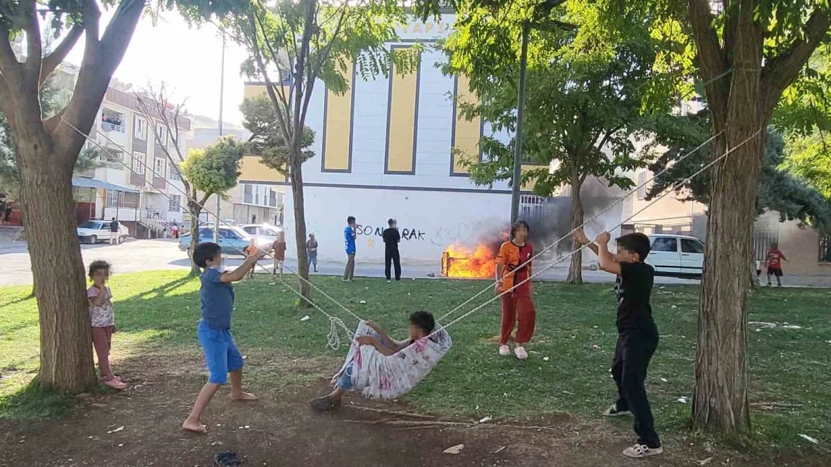 Şanlıurfa’da çocuklar önce yaktı sonra söndürdü