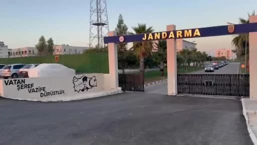 Şanlıurfa Akçakale'de mısır tarlasında drone destekli operasyonla yakalanan dolandırıcıların ev ve arabasından ele geçir