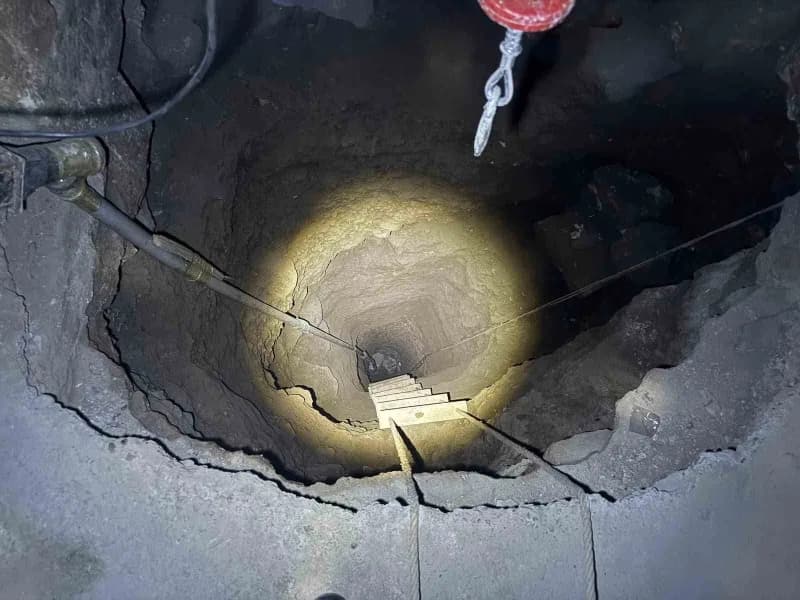 Şanlıurfa Eyyübiye ilçesinde ev içinde yapılan kaçak define kazısına ait kazı alanı