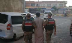 Şanlıurfa Karaköprü ilçesinde jandarma ekipleri tarafından yakalanan hükümlü S.S.