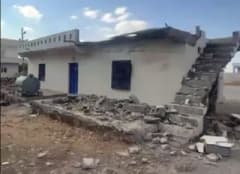 Şanlıurfa Hilvan Gölcük Mahallesi’nde deprem sonrası hasar gören evin dış cephesi
