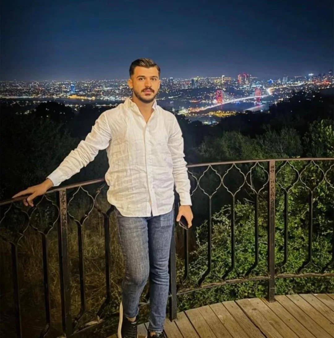 Şanlıurfa-Ceylanpınar kara yolunda koyun sürüsüne çarpan otomobilin kazası sonrası görüntüsü