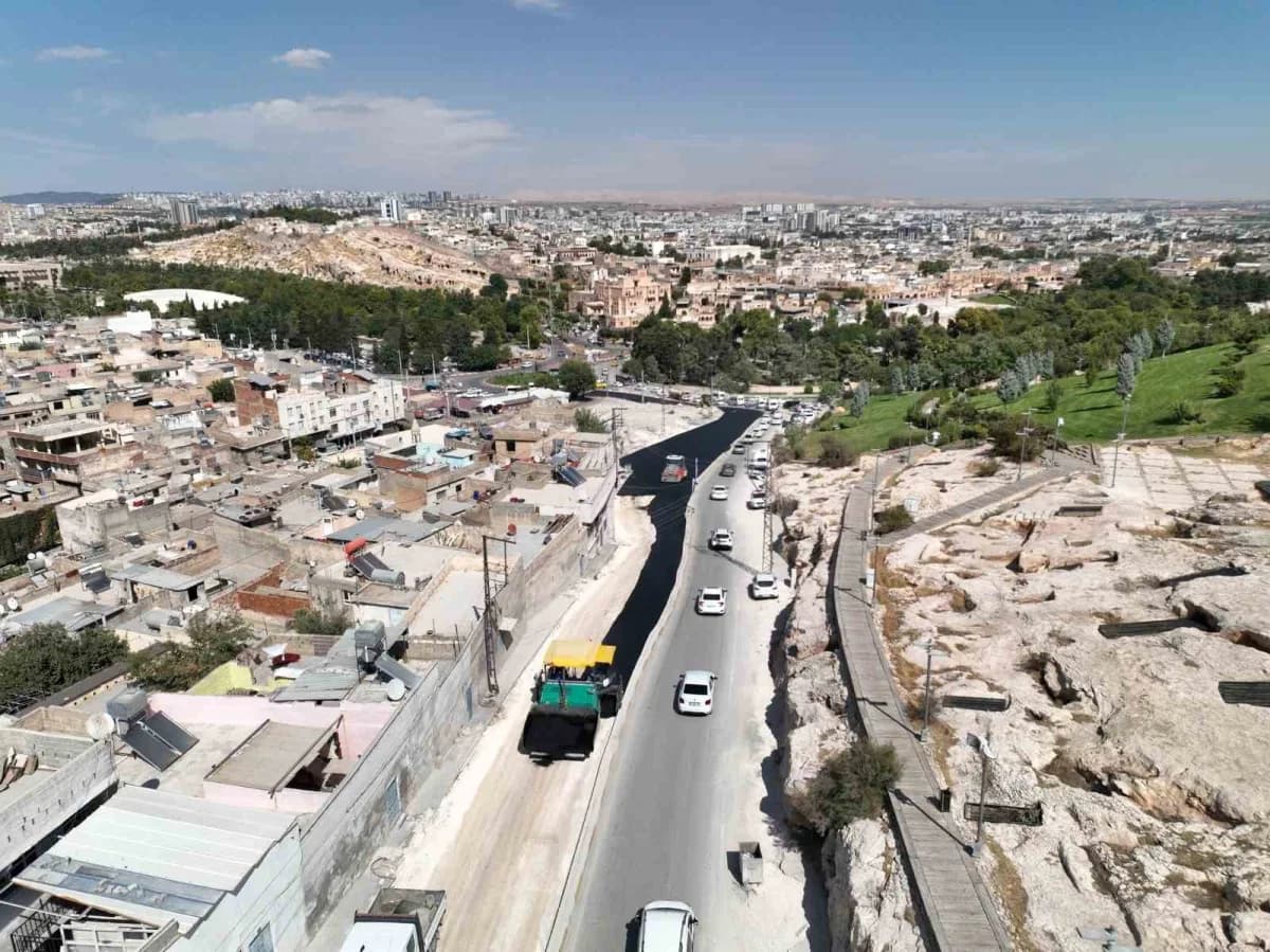 Kültür ve turizm yolunda sıcak asfalt çalışması başladı