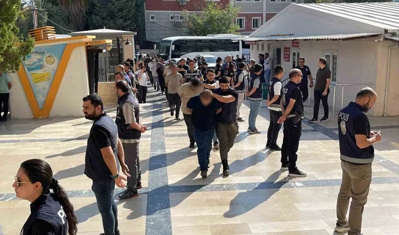 Şanlıurfa merkezli yasa dışı bahis operasyonunda ele geçirilen malzemeler ve araçlar