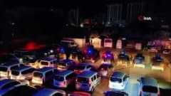 Şanlıurfa merkezli yasa dışı bahis operasyonunda polis ekipleri gözaltı işlemi gerçekleştiriyor