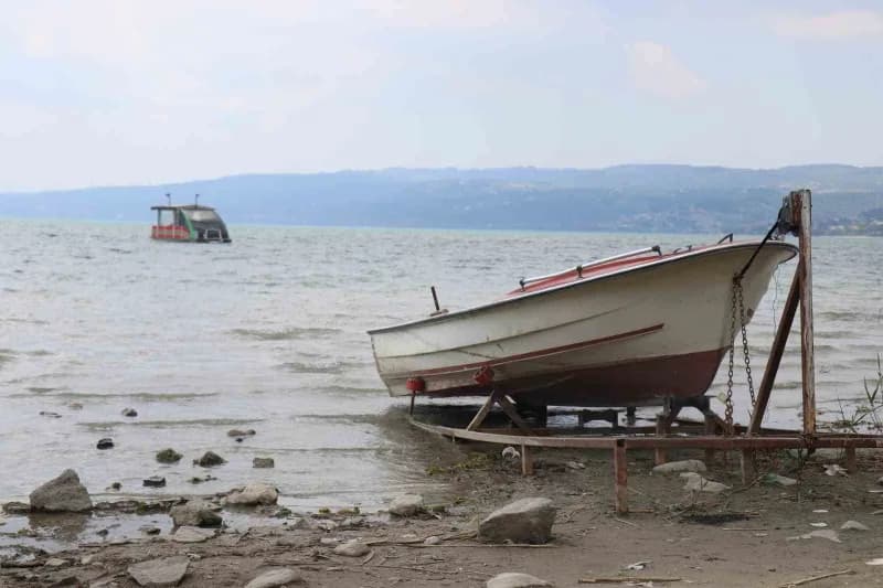 Gölün temmuz ayında çekilmiş fotoğrafı (Arşiv)