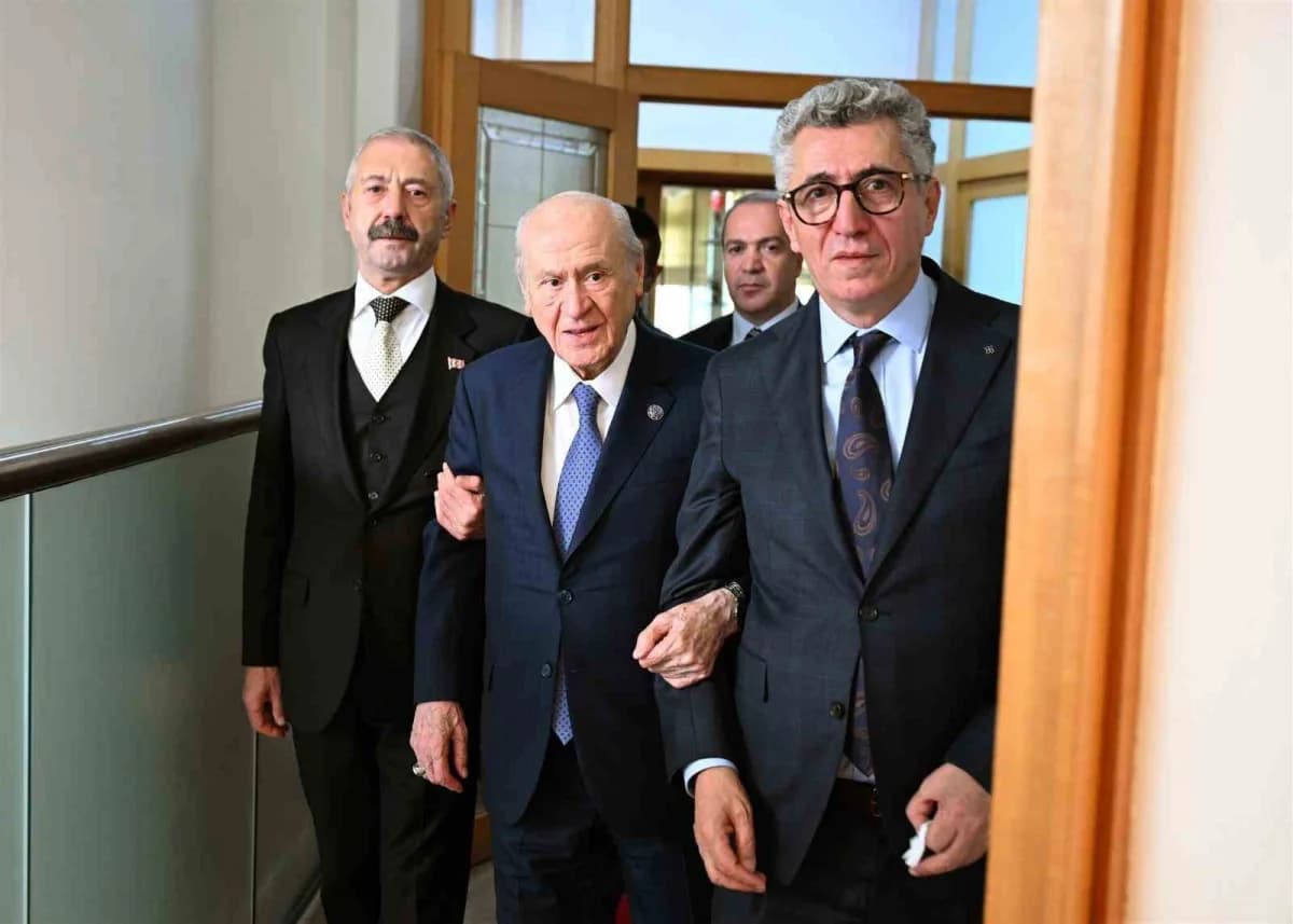 Milliyetçi Hareket Partisi (MHP) Genel Başkanı Devlet Bahçeli, Sarallar ve Şahinler ailelerini kabul etti.