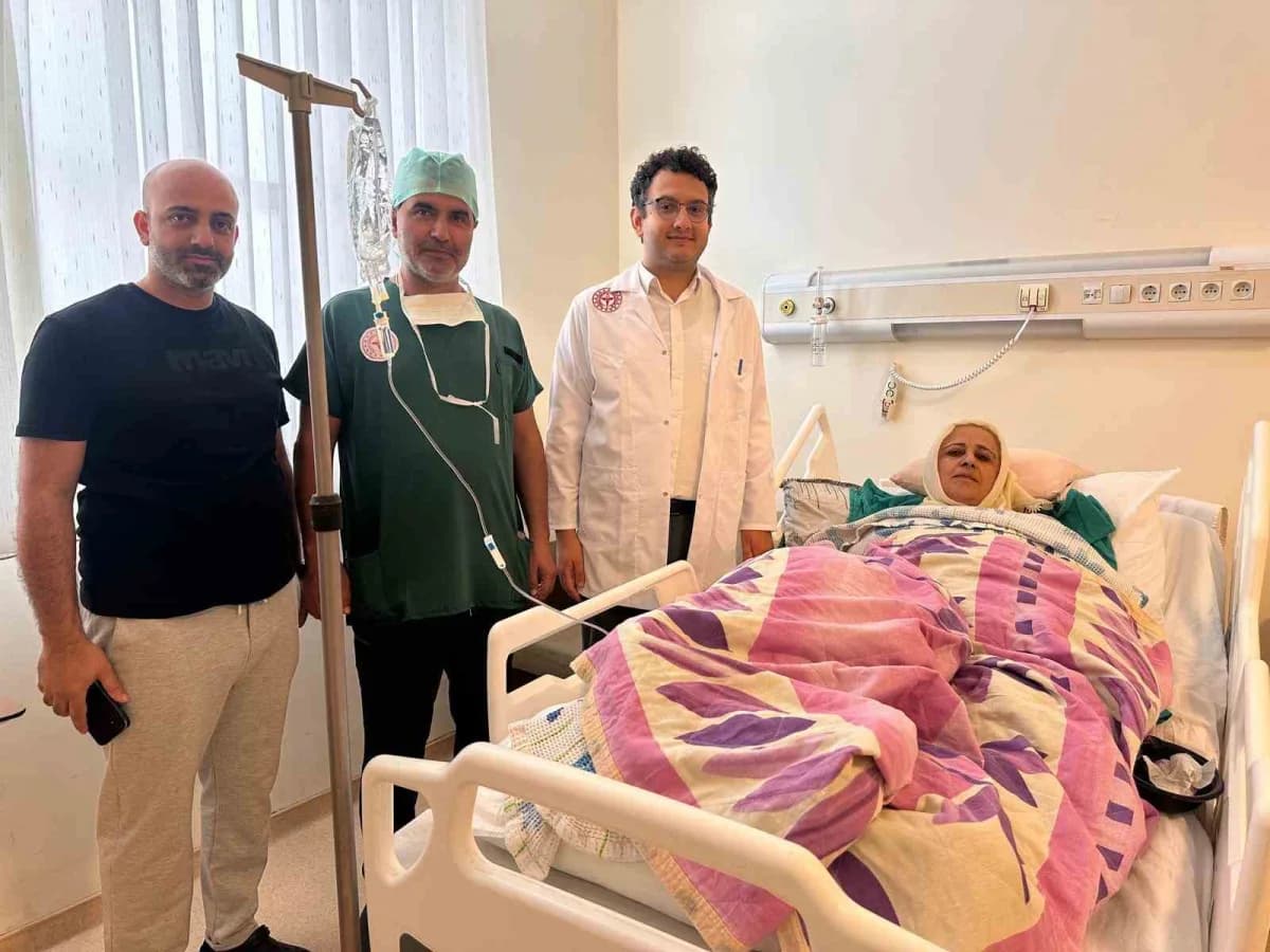 Saray Devlet Hastanesi'nde ilk kez iki hastaya Total diz protezi ameliyatı gerçekleştirildi