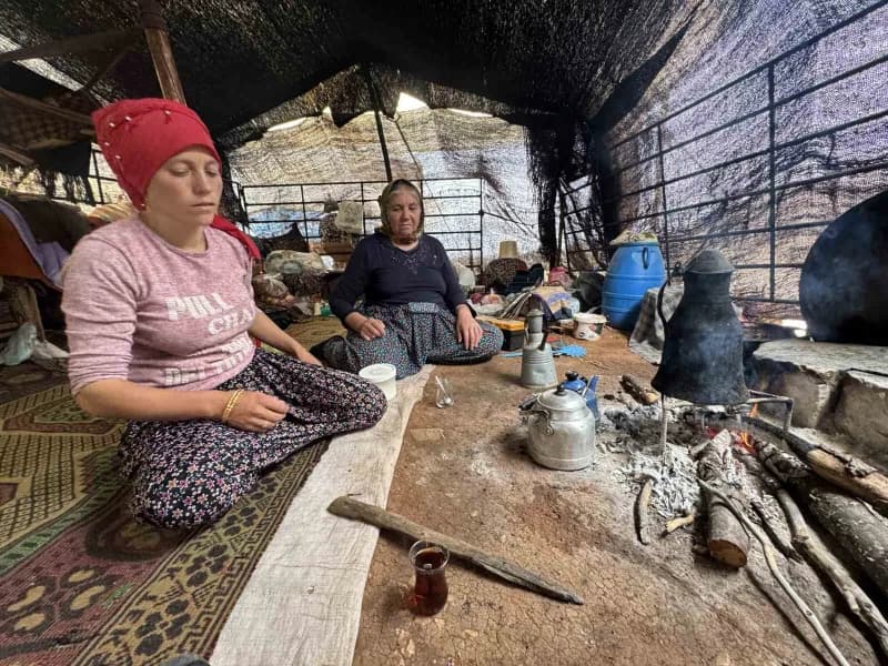 Çocuklarını da kıl çadırlarda büyüttüğünü belirten Uçar, hayvanları olduğu sürece bu hayat biçiminden vazgeçmelerinin mü