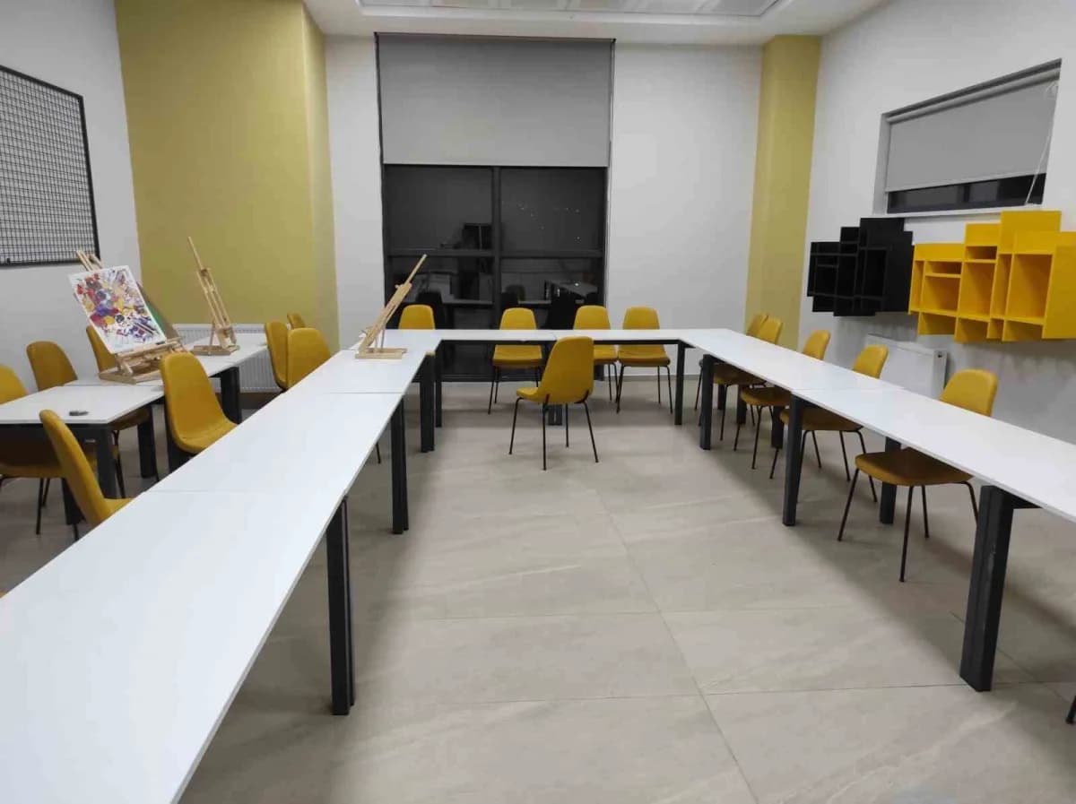 Batman'ın Sason ilçesinde, Güzel Sanatlar Lisesi ve Güzel Sanatlar Fakültesi yetenek sınavlarına hazırlanan gençlere yön