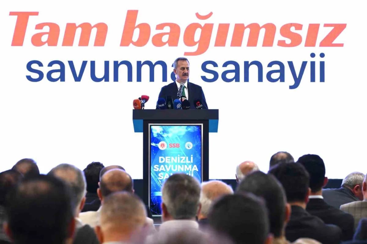 Denizli'de savunma sanayi tesislerinde inceleme yapan Prof. Dr. Haluk Görgün ve sanayiciler