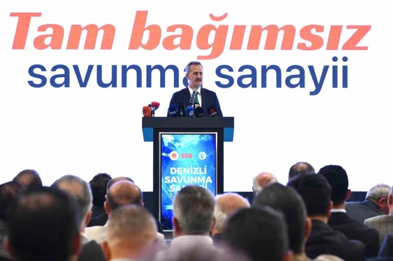 Denizli'de savunma sanayi tesislerinde inceleme yapan Prof. Dr. Haluk Görgün ve sanayiciler