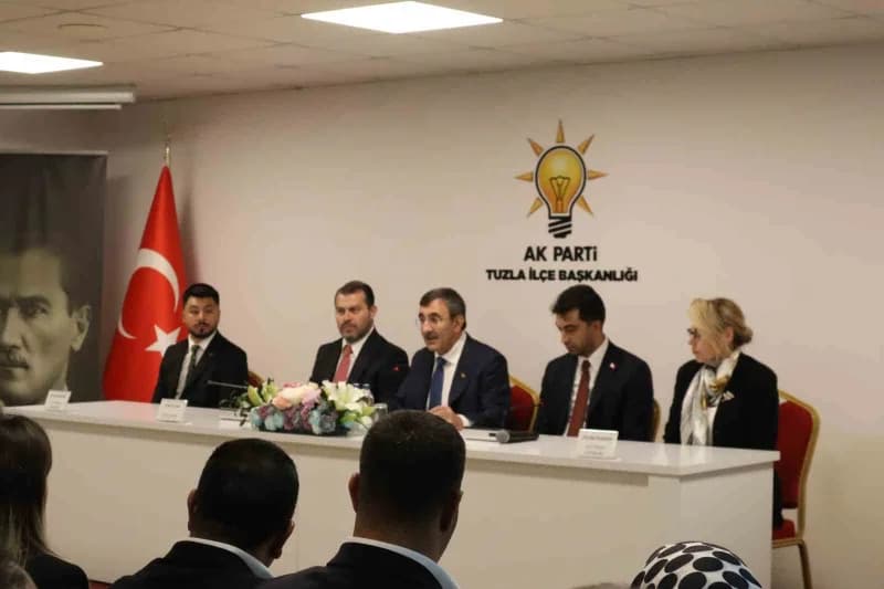 AK Parti Tuzla İlçe Teşkilatı buluşmasına katılan Cumhurbaşkanı Yardımcısı Cevdet Yılmaz, Türkiye'nin savunma sanayisind