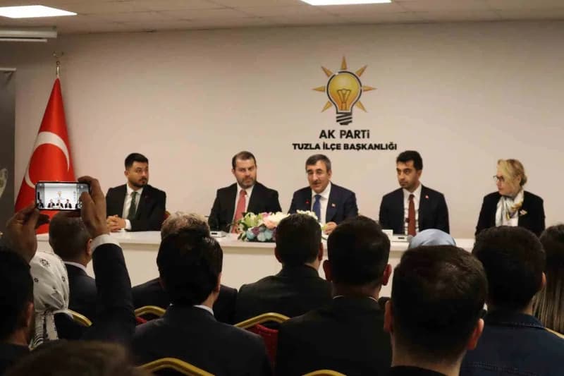 AK Parti Tuzla İlçe Teşkilatı buluşmasına katılan Cumhurbaşkanı Yardımcısı Cevdet Yılmaz, Türkiye'nin savunma sanayisind