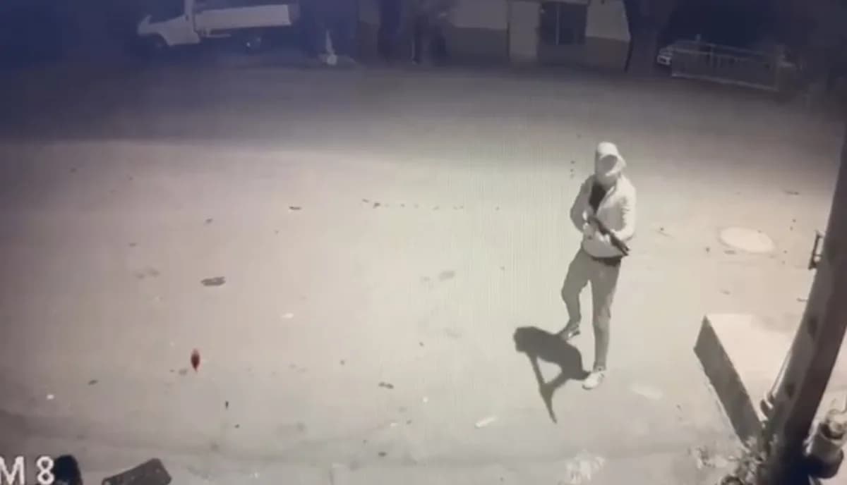 Pompalı tüfekle saldırı kameraya yansıdı. (Arşiv)