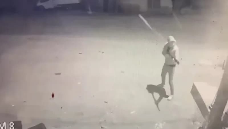 Pompalı tüfekle saldırı kameraya yansıdı. (Arşiv)