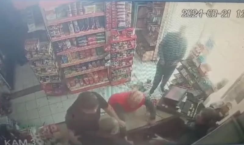 Market içi kavga kameraya yansıdı. (Arşiv)