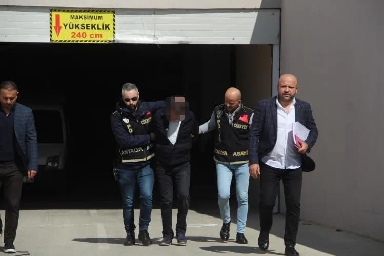 Antalya Muratpaşa ilçesinde seçim broşürü kavgası sonrası olay yeri ve polis ekipleri