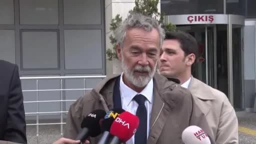 Sedat Savtak Silivri Adliyesi önünde basın açıklaması yaparken