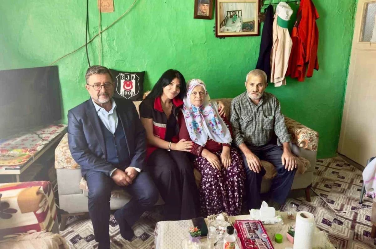 Bilecik İnhisar ilçesinde şehit ailesine yapılan vefa ziyareti sırasında çekilmiş fotoğraf