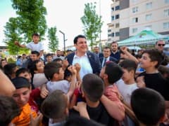 Şehitkamil Belediye Başkanı Umut Yılmaz eğitim desteği açıklaması yaparken
