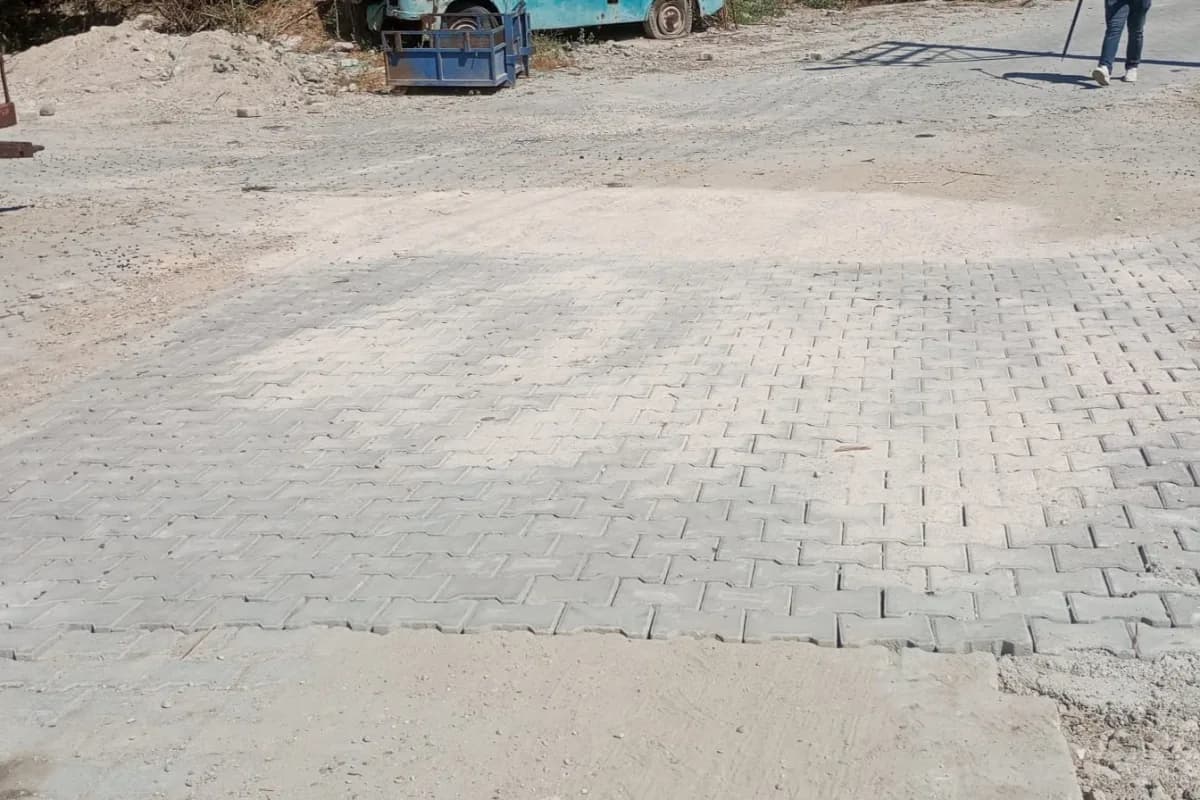 Şehzadeler Belediyesi Fen İşleri Müdürlüğü ekipleri, kent genelinde yürüttüğü parke taşı döşeme çalışmalarında hedeflene