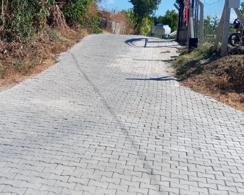 Şehzadeler Belediyesi Fen İşleri Müdürlüğü ekipleri, kent genelinde yürüttüğü parke taşı döşeme çalışmalarında hedeflene