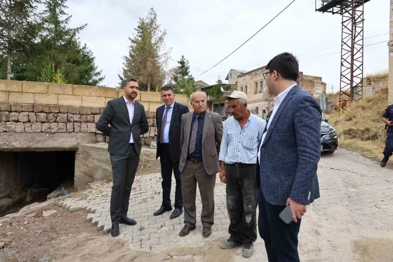 Ürgüp Kaymakamı Ömer Çoşkun, selin meydana geldiği Karakaya köyüne giderek incelemelerde bulundu.