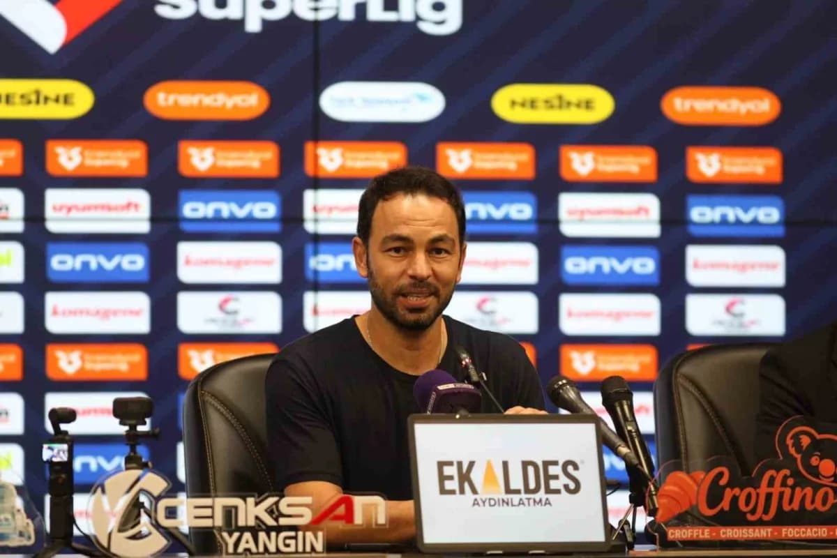 Selçuk İnan basın toplantısında Kocaelispor-Gaziantep FK maçını değerlendiriyor