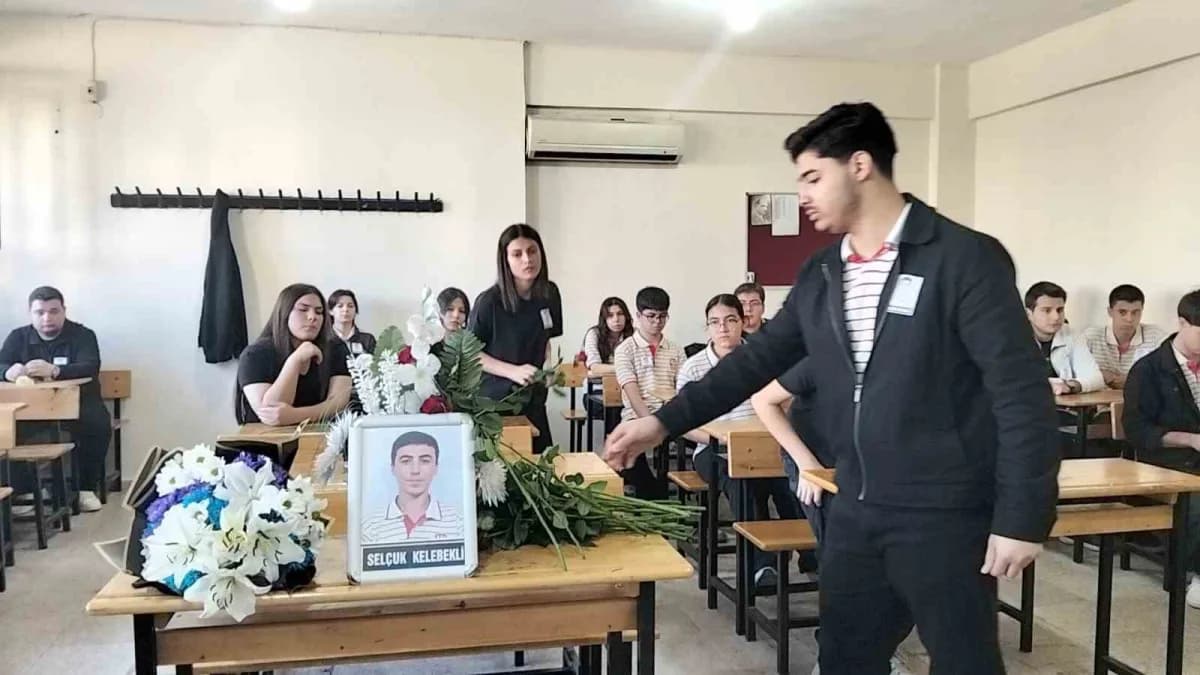 Adana Kozan'da motosiklet kazasında hayatını kaybeden Selçuk Kelebekli için okulunda düzenlenen anma programı