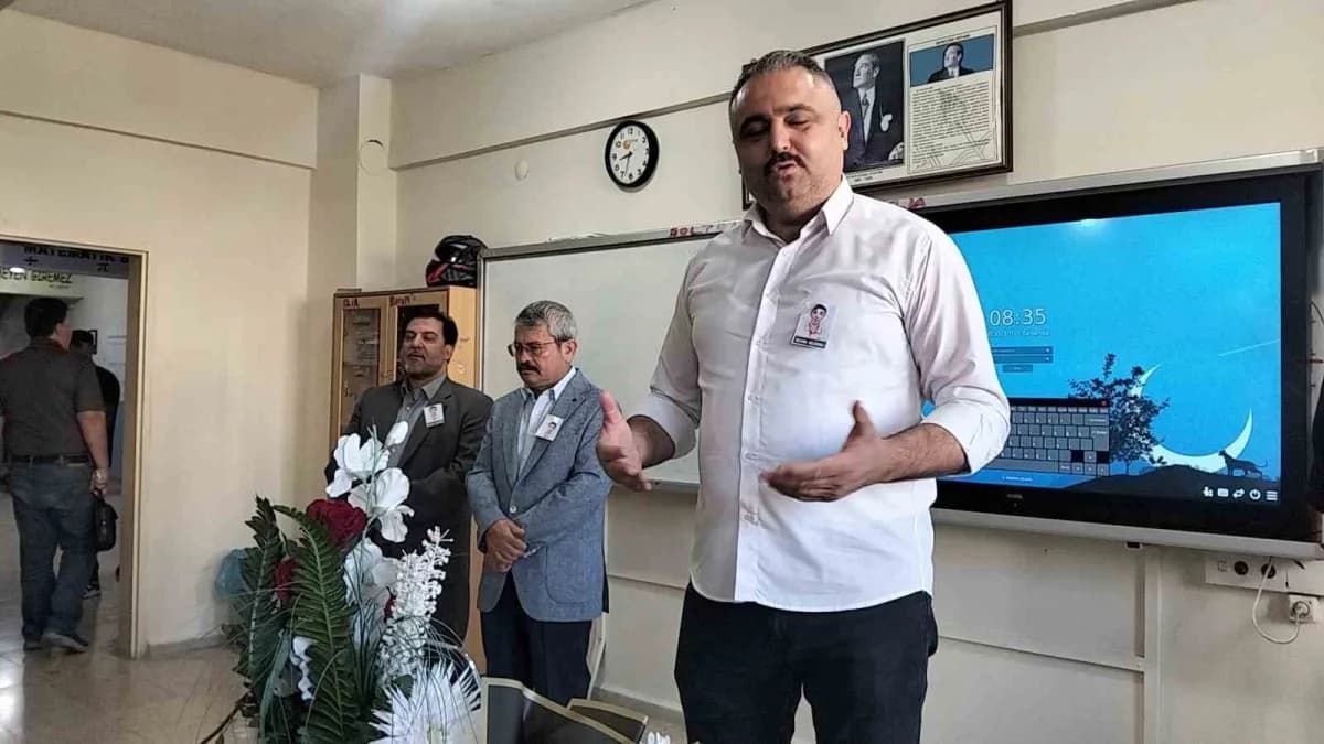 Öğretmen Okan Arık
