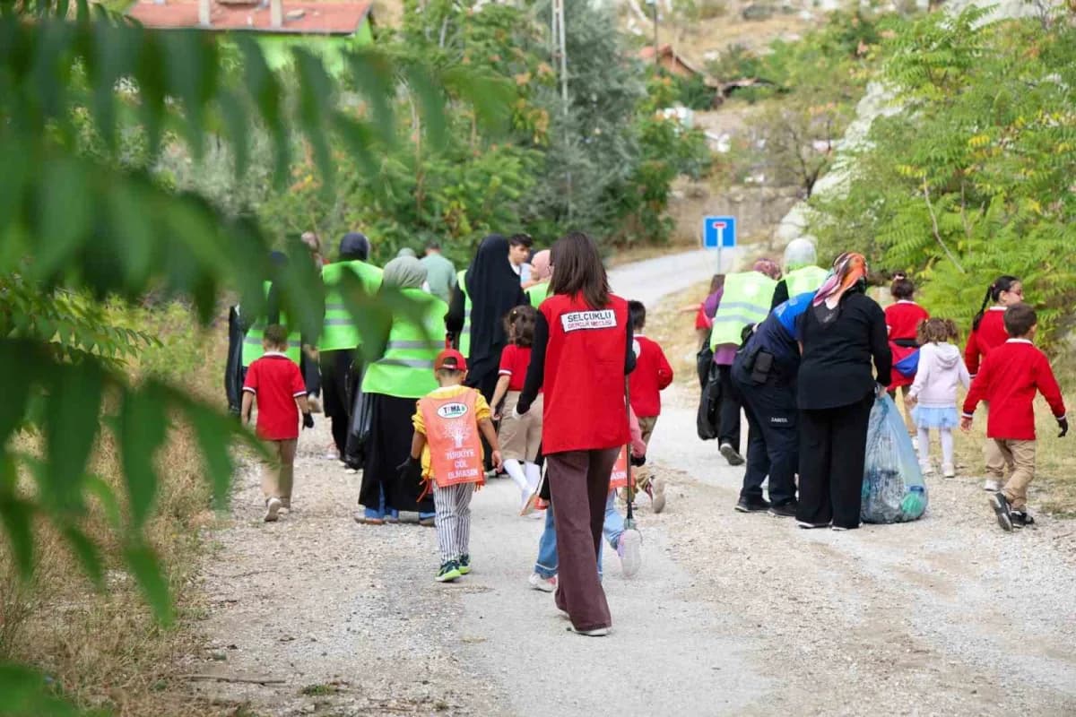 Selçuklu Çevre ve Sıfır Atık Platformunca "Doğa için Adım Atıyoruz" sloganı ve "Temiz Mahalle Temiz Selçuklu" konseptiyl