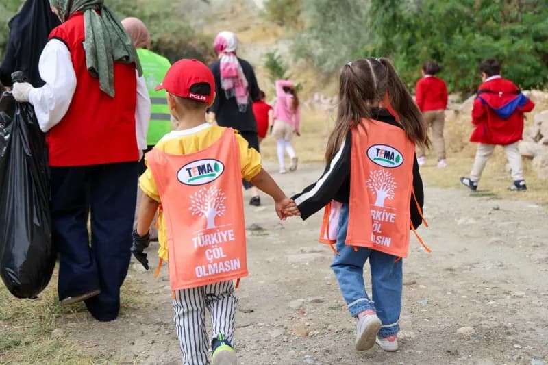 Selçuklu Çevre ve Sıfır Atık Platformunca "Doğa için Adım Atıyoruz" sloganı ve "Temiz Mahalle Temiz Selçuklu" konseptiyl