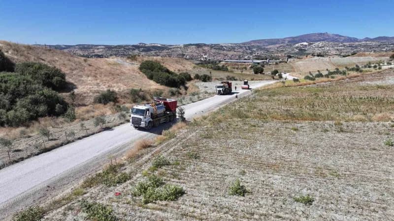 Manisa’nın Selendi ilçesinde Halılar Mahallesi ile Harbiciler karayolu arasındaki 5 kilometrelik bağlantı yolunda 26 yıl