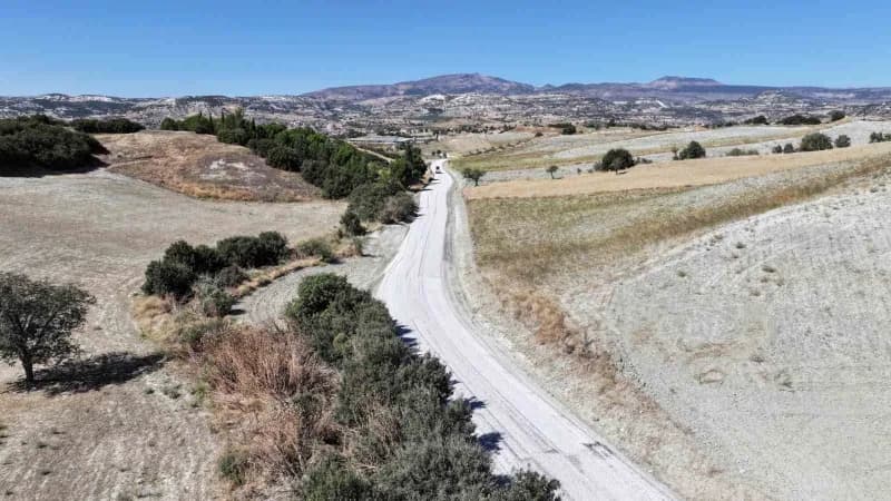 Manisa’nın Selendi ilçesinde Halılar Mahallesi ile Harbiciler karayolu arasındaki 5 kilometrelik bağlantı yolunda 26 yıl