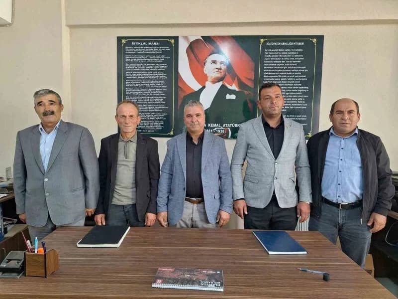 Zeki Kartal’ın başkanlığa seçilmesiyle Selendi Muhtarlar Derneği’nde yeni dönem başladı. Kartal başkanlığındaki yeni yön