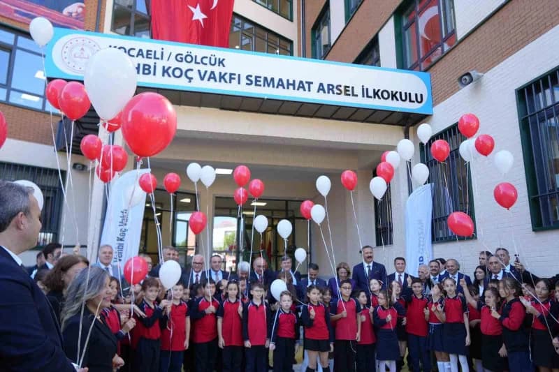 Ford Otosan’ın katkıları ve Vehbi Koç Vakfı iş birliğiyle Gölcük’te hayata geçirilen 35 derslikli Vehbi Koç Vakfı Semaha