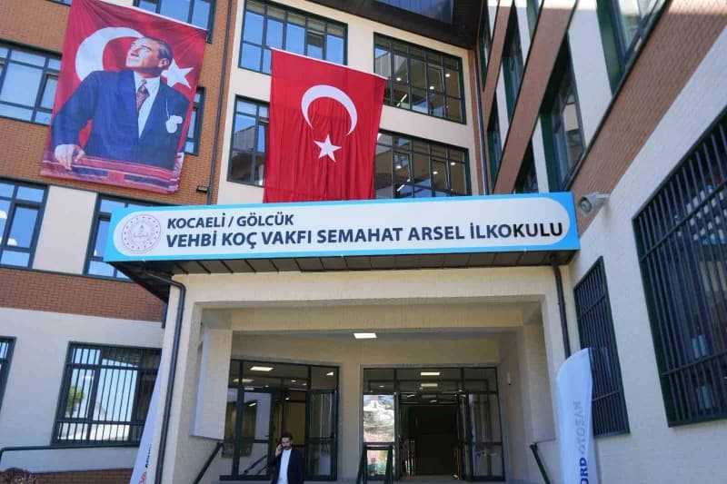 Ford Otosan’ın katkıları ve Vehbi Koç Vakfı iş birliğiyle Gölcük’te hayata geçirilen 35 derslikli Vehbi Koç Vakfı Semaha
