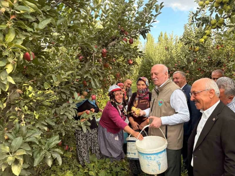 Şemsi Bayraktar’dan Çivril elması açıklaması: kaliteli üretim hem iç hem dış pazarda öne çıkıyor